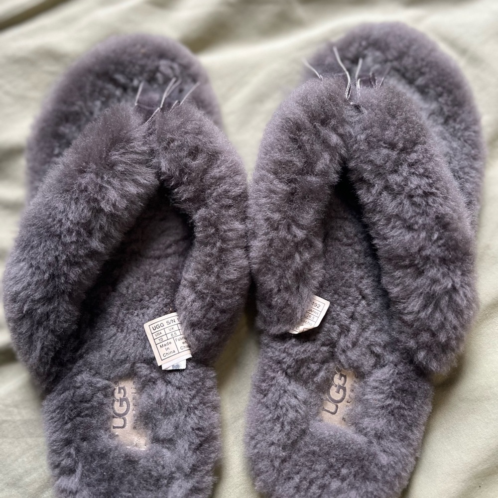 UGG Women's Gray Fluffy Slippers. Size 10. Flip flop style